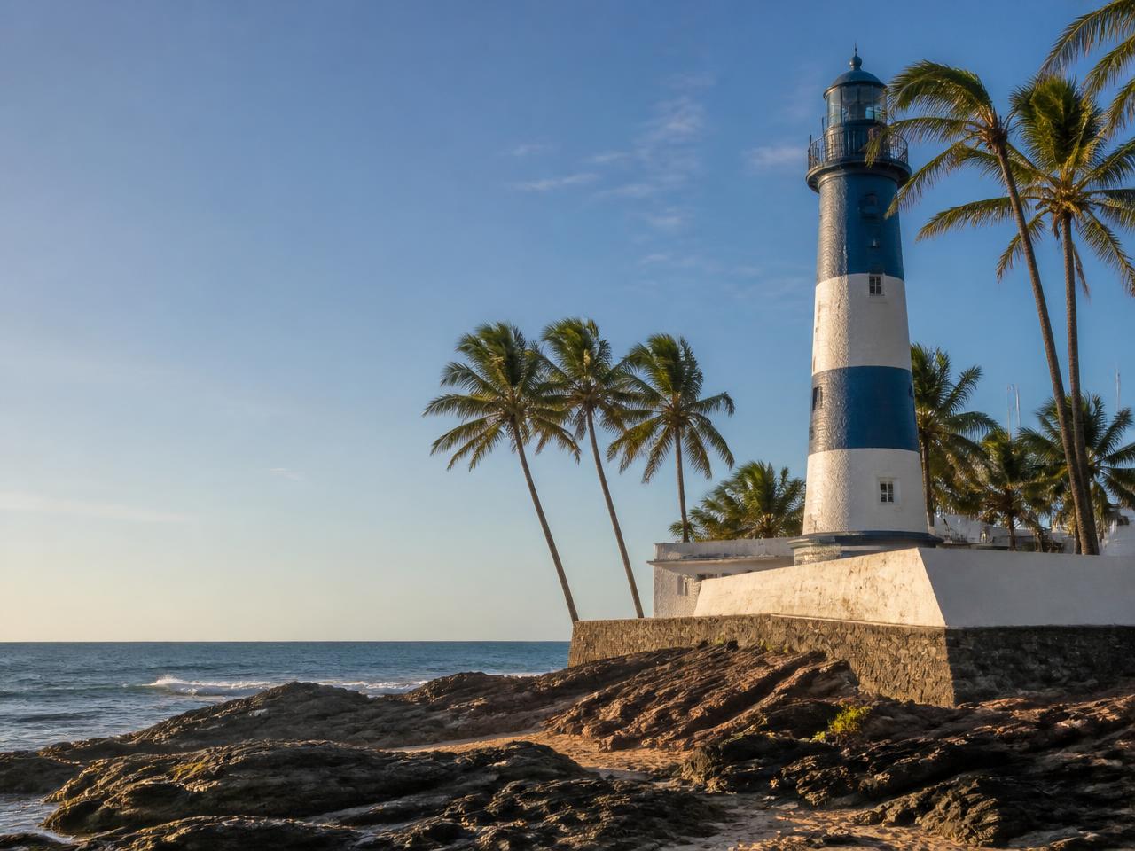 Farol de Itapuã, em Salvador, imagem de referência da região
