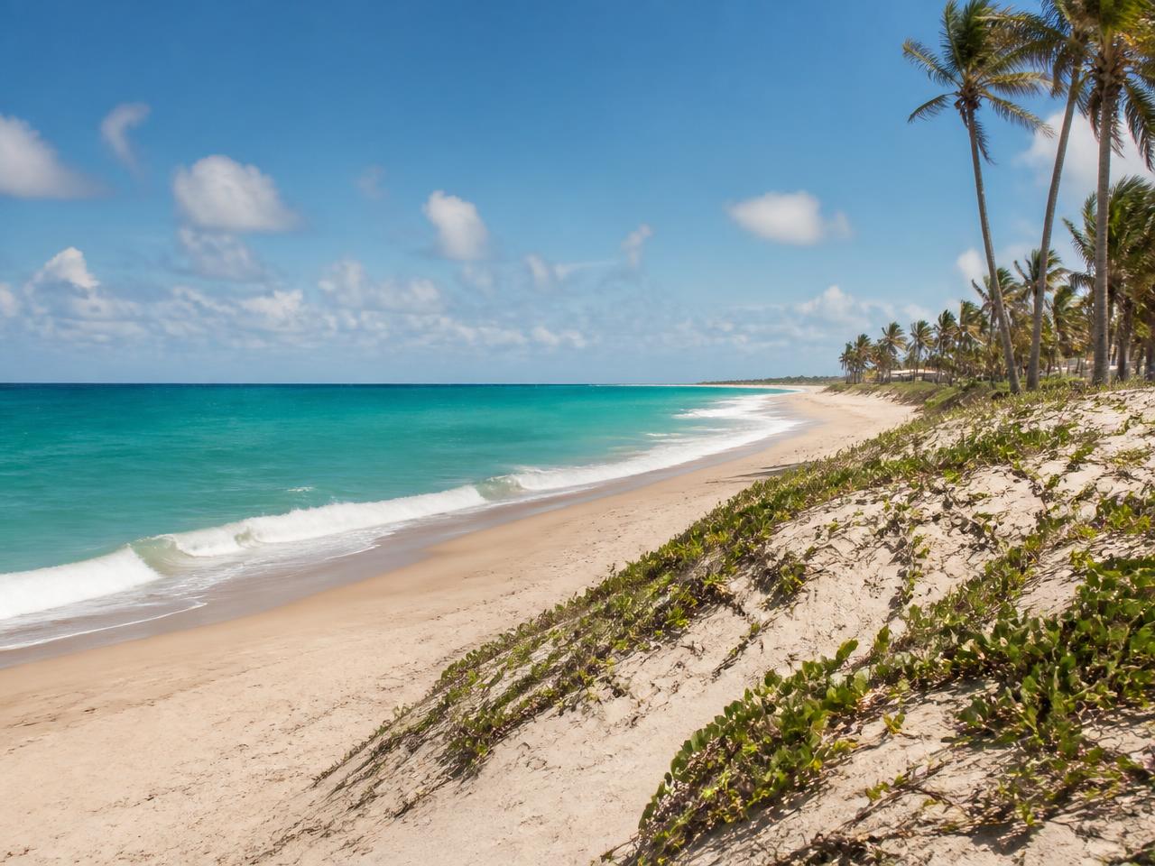 Praia de Stella Maris, em Salvador, imagem de referência da região